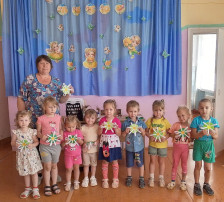 Подарок для родных на праздник День семьи Подарок для родных на праздник День семьи.